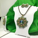 【送料無料】ジュエリー・アクセサリー スワロフスキービーズネックレスゴールドグリーンイヤリングパーレparure donna con swarovski e perline collana orecchini verde oro