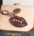 【送料無料】ジュエリー・アクセサリー ジューシークチュールリップスチャームブレスレットjuicy couture labbra limited edition 2011 bracciale charm yjru 4252