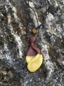 【送料無料】ジュエリー・アクセサリー イエローアンバーエッグイエローバルトアンバーペンダントウッ..