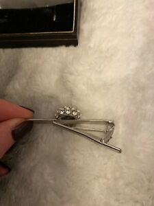 【送料無料】ジュエリー・アクセサリー ヴィンテージバトラーウィルソンスケルトンペンダントタイヘッドスカーフクリップvintage butler amp; wilson skeleton pendente testa cravattasciarpa clip