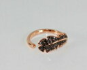 【送料無料】ジュエリー・アクセサリー スワロフスキーシンプルリングゴールドローズジェットカラーフェザーパターンボックスswarovski simple anello, color oro rosa jet, motivo piuma gr58 nuovo con box