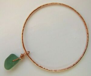 【送料無料】ジュエリー・アクセサリー コーニッシュシーグラスチャームアンチフィニッシュメドブレスレットbracciale in rame realizzato a mano con cornish seaglass charm amp; antiusca finishmed