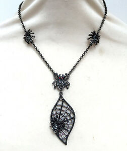 【送料無料】ジュエリー・アクセサリー バトラーウィルソンスパイダークリスタルピューターオンザウェブネックレスbutler and wilson peltro cristallo ragno sulla collana web nuovo