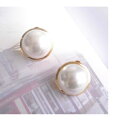 【送料無料】ジュエリー・アクセサリー イヤリングクリップオンノミハーフホワイトパールorecchini dorato clip on pulci grandi mezzo perle bianco 20mm j16