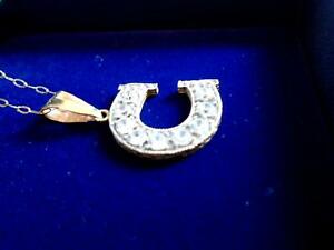 【送料無料】ジュエリー・アクセサリー イエローゴールドチェーンペンダントciondolo luccicante lettera c sospeso da una catena in oro giallo 9ct