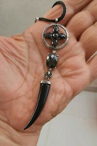 【送料無料】ジュエリー・アクセサリー トーマスサボシルバーネックレスペンダントブラッククロスストーンズタイガートゥース