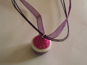 【送料無料】ジュエリー・アクセサリー コリアーブレロケカップケーキディスクフクシアcollier breloque cupcake disco fuchsia