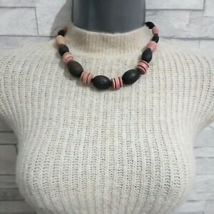 【送料無料】ジュエリー・アクセサリー テクスチャジロコロネックレスピンクブラウンビーズウッドジュエリーステートメントtrama grossa collana girocollo con perline rosamarrone perline legno bigiotteria di