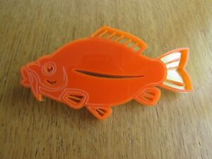 【送料無料】ジュエリー・アクセサリー オレンジアクリルブローチlarge orange acrylic goldfish brooch