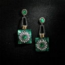 boucles doreilles dore geometrique triangle carre resine vert emeraude long a32ブークルドレーユドレジオメトリックトライアングルカレレジンレデヴェールエメロードロング※注意※NYからの配送になりますので2週間前後お時間をいただきます。人気の商品は在庫が無い場合がございます。ご了承くださいませ。サイズの種類の商品は購入時の備考欄にご希望のサイズをご記載ください。　携帯メールでの登録ですと楽天からのメールが届かない場合がございます。