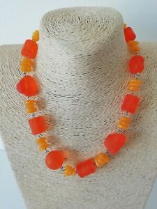 【送料無料】ジュエリー・アクセサリー オレンジプラスチックステートメントネックレスキッチュorange tuorlo duovo giallo in plastica robusta dichiarazione collana runway kitsch insolito
