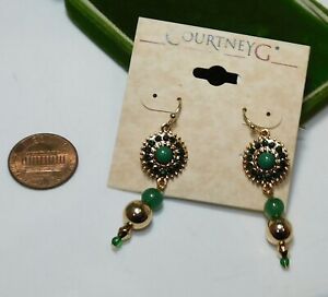 hokushinの【送料無料】ジュエリー・アクセサリー コートニーゴールドペンダントグリーンホールストラススパイイイヤリングnwt courtney g color oro pendente con foro verde strass orecchini spii｜アングル2