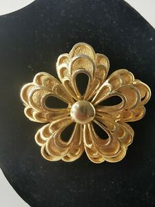 【送料無料】ジュエリー・アクセサリー ブローチゴールドトーンデザインbeautiful brooch gold tone, flower design 2 1