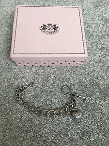 【送料無料】ジュエリー アクセサリー ジューシークチュールクラシックシルバーブレスレットjuicy couture classic silver bracelet