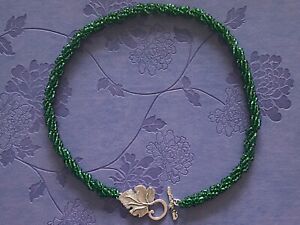 hokushinの【送料無料】ジュエリー・アクセサリー エメラルドグリーンビーズネックレストグルバックルプラスサイズフィットcollana di perline verde smeraldo con foglia toggle fibbia plus size fit lunghezza 48cm｜アングル2