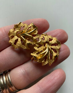 【送料無料】ジュエリー・アクセサリー ヴィンテージトリファリイヤリングゴールドトーンオレッキクリップvintage trifari earrings goldtone orecchini clips