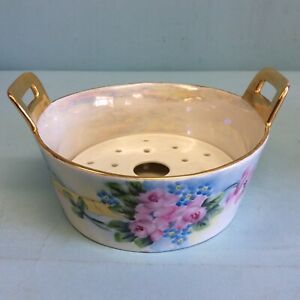 T&amp;V Limoges Hand Painted Open Butter Dish 2.75”リモージュハンドペイントオープンバターディッシュ※注意※NYからの配送になりますので2週間前後お時間をいただきます。人気の商品は在庫が無い場合がございます。ご了承くださいませ。サイズの種類の商品は購入時の備考欄にご希望のサイズをご記載ください。　携帯メールでの登録ですと楽天からのメールが届かない場合がございます。