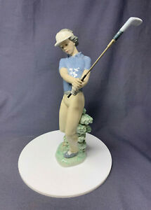 NAO by Lladro, Lady Golfer, Fore, 02000451 1992ナオバイラドロレディゴルファーフォア※注意※NYからの配送になりますので2週間前後お時間をいただきます。人気の商品は在庫が無い場合がございます。ご了承くださいませ。サイズの種類の商品は購入時の備考欄にご希望のサイズをご記載ください。　携帯メールでの登録ですと楽天からのメールが届かない場合がございます。