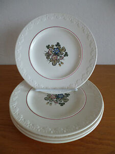 【送料無料】キッチン用品・食器・調理器具・陶器　ペンブロークウェドウッドサラダプレートフローラルセンターエンボスリムPembroke Wedgwood T428 4 Salad Plates Floral Center, Embossed Rim