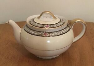 【送料無料】キッチン用品・食器・調理器具・陶器　ノリタクヴィンテージカップティーポットフローラルローズパターンホワイトベージュゴールドトリムNoritake M Vintage 4 Cup Teapot Floral Rose Pattern White/Beige Gold Trim