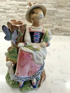 【送料無料】キッチン用品 食器 調理器具 陶器 フィッツフロイドオールドワールドウサギ女性バニーキャンドルホルダーローソク足ゴージャスFitz Floyd Old World Rabbits Female Bunny Candle Holder/Candlestick GORGE