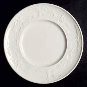 Wedgwood DEVONSHIRE (OFF WHITE) Luncheon Plate 784055ウェッグウッドデボンシャーオフホワイトランチョンプレート※注意※NYからの配送になりますので2週間前後お時間をいただきます。人気の商品は在庫が無い場合がございます。ご了承くださいませ。サイズの種類の商品は購入時の備考欄にご希望のサイズをご記載ください。　携帯メールでの登録ですと楽天からのメールが届かない場合がございます。