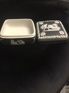 ̵ۥåʡĴƫɥåɥƥ֥åǥåץ㥹ѡȶWEDGWOOD Antique Black Dip Jasperware 4 SQUARE LIDDED TRINKET BOX