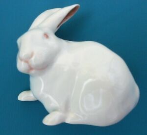 Vintage Royal Copenhagen White Rabbit Figure, Model 1691, c.1980-84, Pink Eyesヴィンテージロイヤルコペンハーゲンホワイトラビットフィギュア、モデル、、ピンクアイズ※注意※NYからの配送になりますので2週間前後お時間をいただきます。人気の商品は在庫が無い場合がございます。ご了承くださいませ。サイズの種類の商品は購入時の備考欄にご希望のサイズをご記載ください。　携帯メールでの登録ですと楽天からのメールが届かない場合がございます。