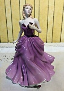 【送料無料】キッチン用品・食器・調理器具・陶器　ロイヤル・ドゥルトン・レディ・ビクトリアモデルフィギュア・オブ・ザ・イヤーライラックパーフェクトROYAL DOULTON LADY VICTORIA MODEL HN 4623 FIGURE OF THE YEAR 2005 LILAC PE