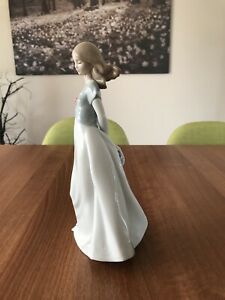 【送料無料】キッチン用品・食器・調理器具・陶器 ナオ「本当に恋に落ちている」磁器のフィギュアNAO TRULY IN LOVE PORCELAIN FIGURINE