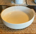 【送料無料】キッチン用品・食器・調理器具・陶器 クレートバレルカムデンサンドラージサービングボウルフィッシュ中止Crate & Barrel Camden Sand Large Serving Bowl Fish 10-3/4” NEW Discontinued