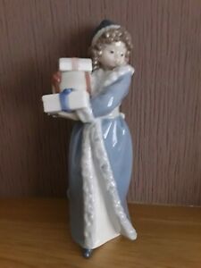 【送料無料】キッチン用品・食器・調理器具・陶器 ナオバイラッドロクリスマスプレゼントを持つ女性「クリスマス・タイム」Nao by Lladro .... Lad...