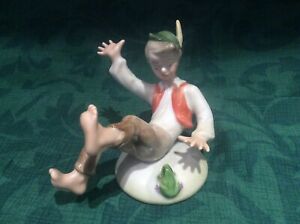 Herend Figure No. 5839 Barefoot Boy Surprised By Frog In Perfect Conditionヘレンフィギュア裸足少年は完璧な状態でカエルに驚きました※注意※NYからの配送になりますので2週間前後お時間をいただきます。人気の商品は在庫が無い場合がございます。ご了承くださいませ。サイズの種類の商品は購入時の備考欄にご希望のサイズをご記載ください。　携帯メールでの登録ですと楽天からのメールが届かない場合がございます。