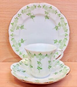 Wileman Argyle Shape Roses Pattern 10476 Tea Cup Trio.ワイルマンアーガイルシェイプバラパターンティーカップトリオ。※注意※NYからの配送になりますので2週間前後お時間をいただきます。人気の商品は在庫が無い場合がございます。ご了承くださいませ。サイズの種類の商品は購入時の備考欄にご希望のサイズをご記載ください。　携帯メールでの登録ですと楽天からのメールが届かない場合がございます。