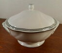 yzLb`piEHEE@EFhEbhNEv`iEhT[rO{EWtC`~gWedgwood CROWN PLATINUM Round Serving Bowl With Lid 9 Mint