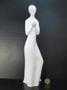 ROYAL DOULTON ENGLAND IMAGES TENDERNESS HN2713 TALL LADY FIGURINE WHITE CHINAロイヤル・ダルトン・イングランド画像優しさ背の高い女性フィギュアホワイトチャイナ※注意※NYからの配送になりますので2週間前後お時間をいただきます。人気の商品は在庫が無い場合がございます。ご了承くださいませ。サイズの種類の商品は購入時の備考欄にご希望のサイズをご記載ください。　携帯メールでの登録ですと楽天からのメールが届かない場合がございます。