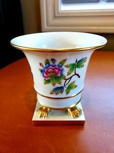 【送料無料】キッチン用品 食器 調理器具 陶器 ヘレンド磁器クイーンビクトリアフットウルン花瓶Herend Porcelain Queen Victoria Footed Urn Vase