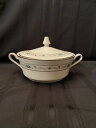 yzLb`piEHEE@~gRfBVm^PAp^[m}Jo[LZ[MINT CONDITION NORITAKE CHINA, PATTERN 7016 NORMA - COVERED CASSEROLE DISH