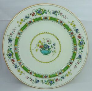 ROYAL DOULTON china E7631 FLOWER URN pattern Luncheon Plate - 9-1/8ロイヤル・ドルトン・チャイナパターンランチョンプレート※注意※NYからの配送になりますので2週間前後お時間をいただきます。人気の商品は在庫が無い場合がございます。ご了承くださいませ。サイズの種類の商品は購入時の備考欄にご希望のサイズをご記載ください。　携帯メールでの登録ですと楽天からのメールが届かない場合がございます。