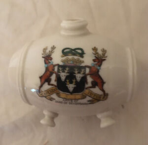 キッチン用品・食器・調理器具・陶器　スイス酢瓶の紋章中国モデルデボンシャー公爵の腕Crested China Model of Swiss Vinegar Bottle: Arms Of Duke Of Devonshire