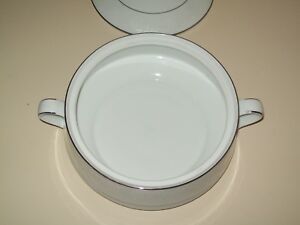 【送料無料】キッチン用品・食器・調理器具・陶器　ノリタケタホカバードベジタブルボウル蓋白プラチナNoritake TAHOE Covered Vegetable Serving Dish Bowl Lid White Platinum 3