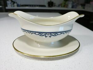 LENOX LIBERTY GRAVY BOAT WITH ATTACHED UNDERPLATEレノックスリバティグレービーボート付きアンダープレート付き※注意※NYからの配送になりますので2週間前後お時間をいただきます。人気の商品は在庫が無い場合がございます。ご了承くださいませ。サイズの種類の商品は購入時の備考欄にご希望のサイズをご記載ください。　携帯メールでの登録ですと楽天からのメールが届かない場合がございます。