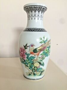 【送料無料】キッチン用品・食器・調理器具・陶器　ヴィンテージユングデヘン磁器花瓶ファミーユローズバードパターン年頃Vintage Jungdezhen ProC Porcelain Vase Famille Rose & Bird Pattern Circa 1960