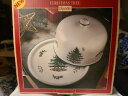 【送料無料】キッチン用品・食器・調理器具・陶器 クリスマスツリードームとプラッター新Spode Christmas Tree Dome And Platter New
