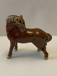 【送料無料】キッチン用品・食器・調理器具・陶器　スワトウ中国小褐色磁器馬フィギュアSwatow China S..