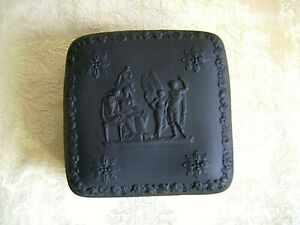 ̵ۥåʡĴƫޤϥƥɥåɥ֥å䥸㥹ѡդܥåCIRCA 1860 OR 1886 ANTIQUE WEDGWOOD BLACK BASALT JASPERWARE SQUARE LIDDED BOX