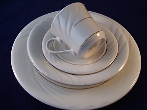 【送料無料】キッチン用品・食器・調理器具・陶器　ギブソン毎日ゴールデン歓喜場所設定ディナープレー..