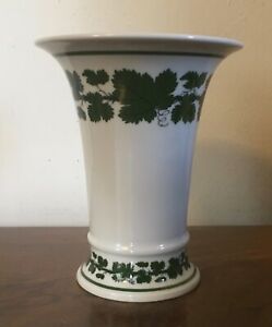 Antique Meissen Porcelain Vase Napoleon Ivy Pattern Urnアンティークマイセン磁器花瓶ナポレオンアイビーパターンウルン※注意※NYからの配送になりますので2週間前後お時間をいただきます。人気の商品は在庫が無い場合がございます。ご了承くださいませ。サイズの種類の商品は購入時の備考欄にご希望のサイズをご記載ください。　携帯メールでの登録ですと楽天からのメールが届かない場合がございます。