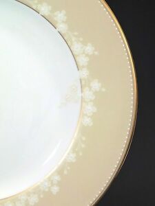 【送料無料】キッチン用品・食器・調理器具・陶器 レノックスベリーナゴールドバタープレートタン白花磁器ファインチャイナ素敵Lenox belina gold bread butter plate tan white floral porcelain fine china nice