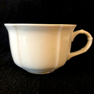 Villeroy and Boch Manoir Coffee Cup Teacup Luxembourg Depuis 1748 Porcelainヴィルロイとボッホマノワールコーヒーカップティーカップルクセンブルクデピュイ磁器※注意※NYからの配送になりますので2週間前後お時間をいただきます。人気の商品は在庫が無い場合がございます。ご了承くださいませ。サイズの種類の商品は購入時の備考欄にご希望のサイズをご記載ください。　携帯メールでの登録ですと楽天からのメールが届かない場合がございます。